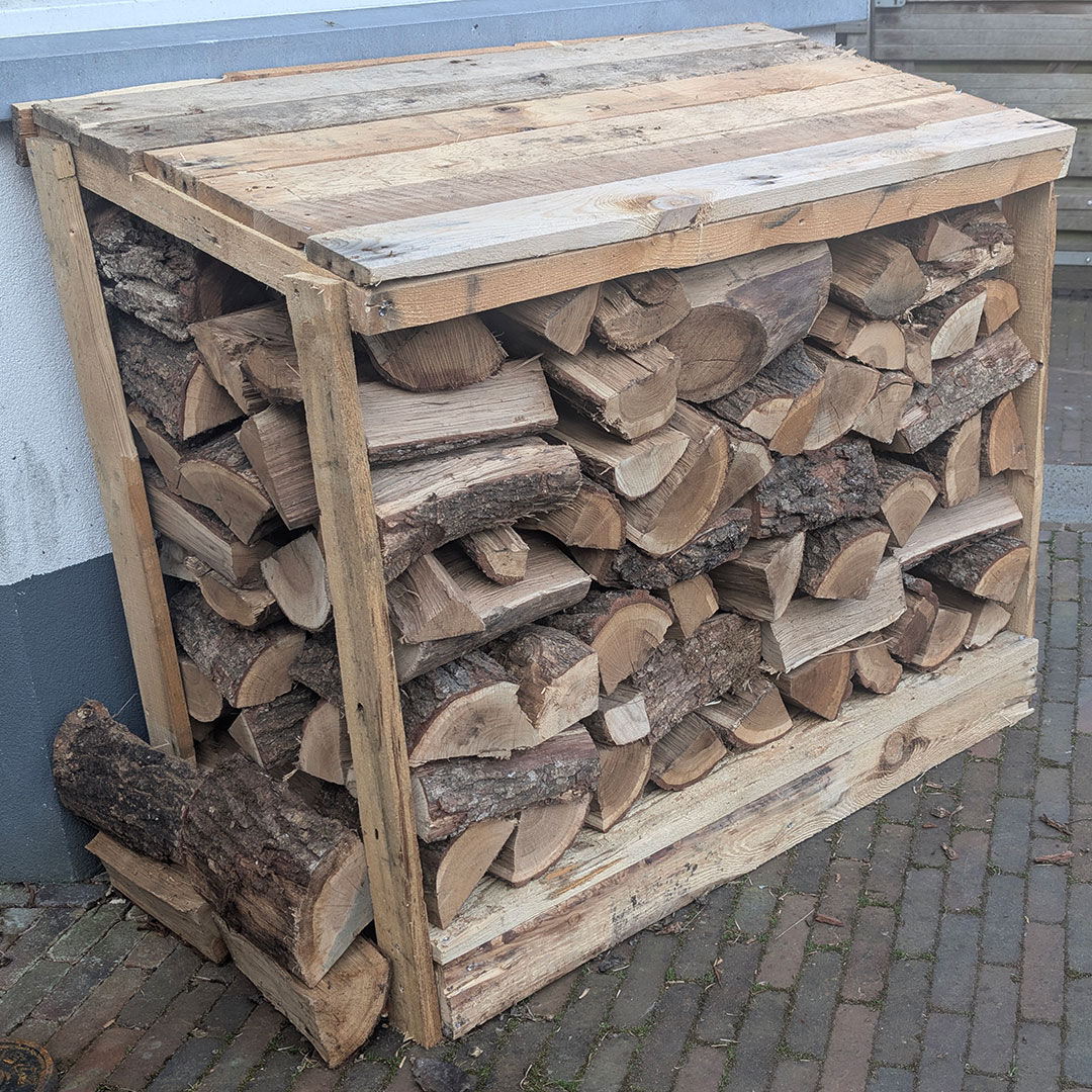 Compact firewood storage