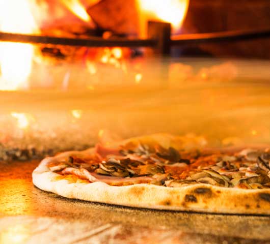 Heating wood pellets in a pizza oven